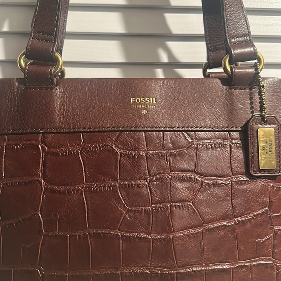 EUC Fossil Croco Embossed Leather Tote with Side Slip Pockets and Hangtag. - Picture 2 of 12